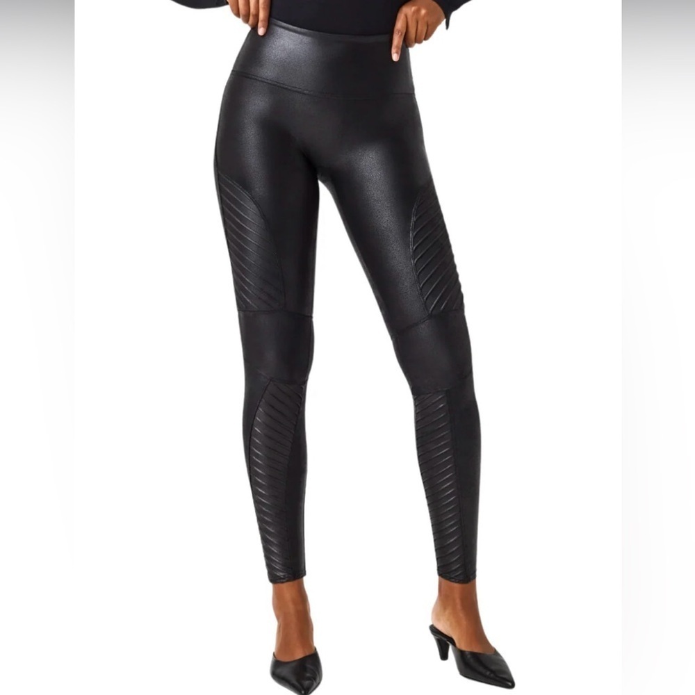 SPANX FAUX LEATHER VERY BLACK MOTO LEGGINGS in Medium